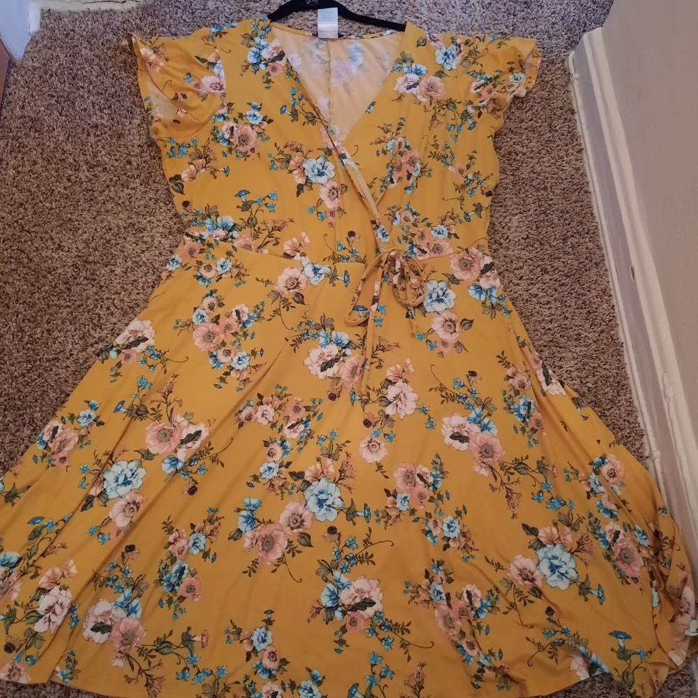 Macys yellow and flower dress size 2x juniors